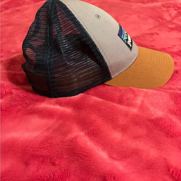 Patagonia P-6 Logo Trucker Hat Mesh Snapback Cap - Picture 4 of 5